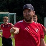 Besprechung beim Trainingsauftakt des FC Overberge.