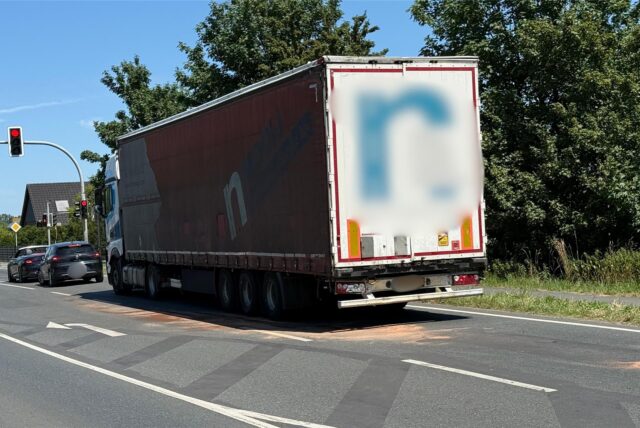 Lastwagen auf B236
