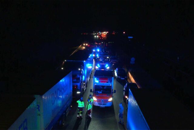 Eine 16-Jährige wurde auf der Autobahn angefahren. (Symbolbild)