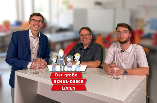 Moderator Julius Obhues, Schulleiter Christian Gröne und Schülervertreter Collin Goellzner im Studiogespräch.