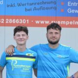 Bernd Schimanski mit den KSC-Neuzugängen Mahmut Karanlik, Ferhad Dagartli, Raphael Probst und Justin Braun (von links)