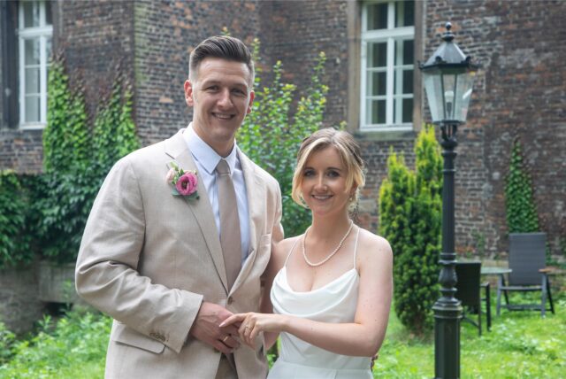 Marina (geborene Koziol) und Jan Herzog haben auf Schloss Bladenhorst geheiratet.