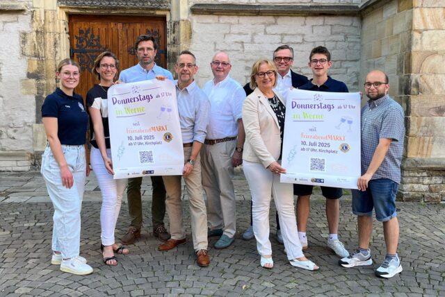 Vertreter der Lions werben für den Feierabendmarkt in Werne.
