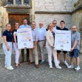 Vertreter der Lions werben für den Feierabendmarkt in Werne.