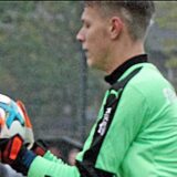 Lukas Knuth fängt den Ball.