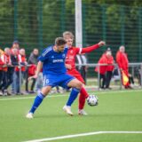 Ein Zweikampf aus dem Spiel des FC Overberge und BSV Heeren.