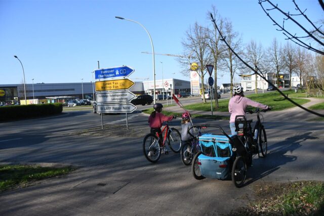 Der Kreisverkehr an der Netteberger Straße in Bork wird fußgänger- und radfahrerfreundlich umgebaut und mit Zebrastreifen ausgestattet. Dazu wird er zeitweise voll gesperrt.