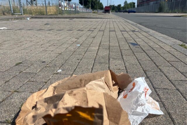 Der P&R-Parkplatz an der Margot-Röttger-Rath-Sttraße ist regelmäßig vermüllt.