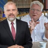 Amtsinhaber Dirk Wigant (CDU) diskutiert mit Hartmut Ganzke (SPD), Michael Sacher (Bündnis 90/Die Grünen) und Sven Arnt (Wir für Unna) über aktuelle Themen, die die Bürger ihnen „anreichen“.