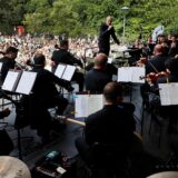 Rasmus Baumann dirigiert die Neue Philharmonie Westfalen