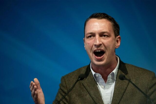 Der nordrhein-westfälische AfD-Landesverband will den umstrittenen Bundestagsabgeordneten Matthias Helferich loswerden.