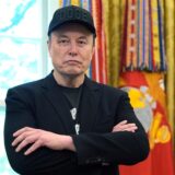 Elon Musk nimmt an einer Pressekonferenz mit US-Präsident Trump im Oval Office des Weißen Hauses teil.