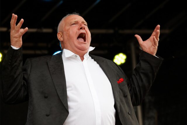 Johannes Groß ist einer der Solisten auf der Bühne beim „Klassik Open Air“ in Bergkamen.