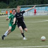 Moritz Gabriel (SGM II in Grün) kommt hier an Dennis Berenberg (MSC) nicht vorbei
