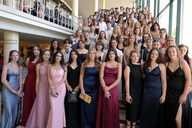 Schüler vor dem GSG Lünen.