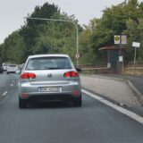 Ein Auto auf der Hochstraße in Kamen.