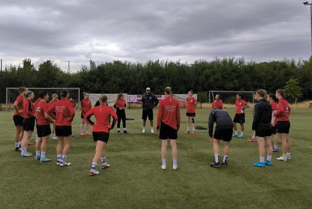 Die Frauen von RW Unna beim Trainingsauftakt.