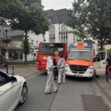Blick auf die Straßen am Postplatz in Schwerte: Ein Bus und ein Rettungswagen waren seitlich kollidiert.