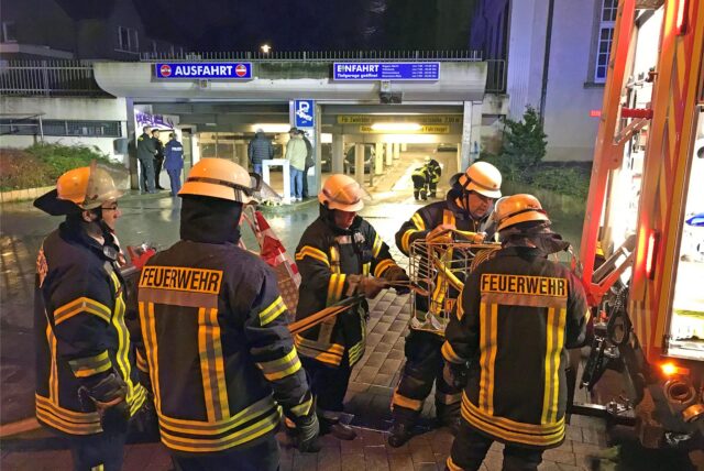 Feuerwehreinsatz an der Tiefgarage am Roggenmarkt in Werne