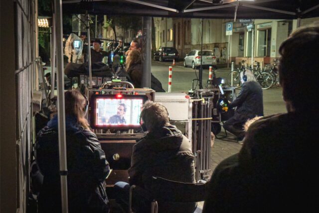 Dreharbeiten im Klinikviertel: Vor dem Taranta Babu in der Humboldtstraße entstanden im Juli 2025 Szenen für den neuen Dortmund-Tatort „Schmerz“.