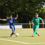 Fußballspieler von Westfalia Wethmar II und SuS Rünthe auf dem Platz.