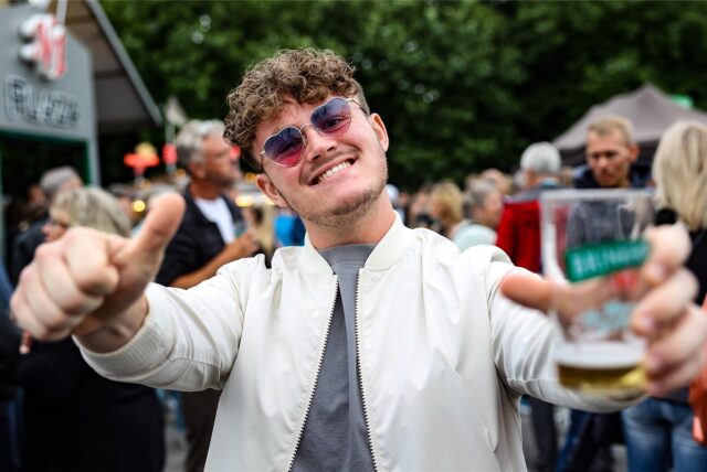 Ein Besucher des Brunnenfestivals in Lünen