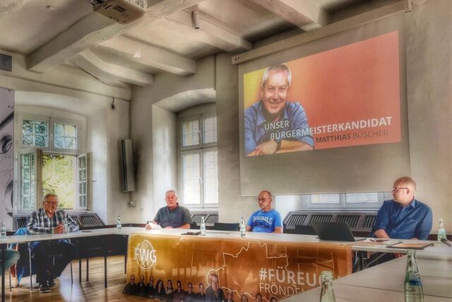 Die öffentliche Pressekonferenz der Fröndenberger Wählergemeinschaft (FWG) im Stiftssaal: Irgendwie scheint noch ein lähmender Mehltau über dem politischen Wettbewerb zu liegen, meint unser Autor.