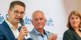 Dr. Christian Klicki (CDU, l.), Andreas Dahlke (GFL) und Martina Förster-Teutenberg (SPD) während der Podiumsdiskussion.