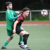 Kapusuz will den Ball abschirmen.