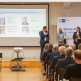 Das Bild zeigt von l.n.r.: IHK-Vizepräsident Dr. Ansgar Fendel, Dr. Christian Klicki, Andreas Dahlke, Martina Förster-Teutenberg und Lünens Bürgermeister Jürgen-Kleine-Frauns.
