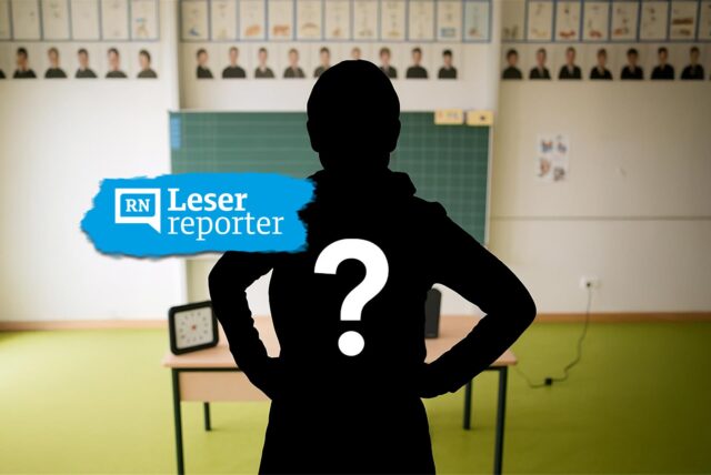 Ein Lehrer steht vor einer Schulklasse