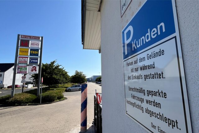 Schilder am Borsigcenter in Holzwickede