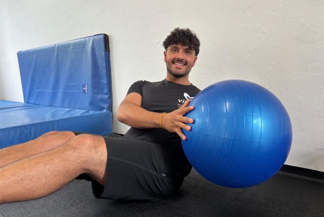 Daniel Metzen bei einer Sportübung, nachdem er 50 Kilogramm abgenommen hat.