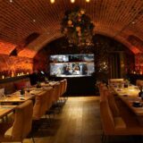 Montage zeigt Gastronom Wladimir Paster (l.) und den Gewölbekeller des Restaurants „Black Bonsai“ in Recklinghausen.