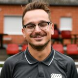 Oliver Basdorf lächelt in die Kamera.