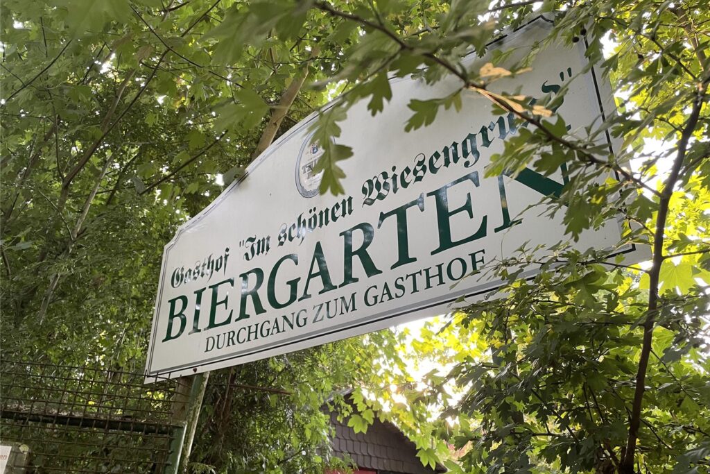 Ein Biergarten-Schild in Dortmund-Westerfilde Ein Biergarten-Schild in Dortmund-Westerfilde