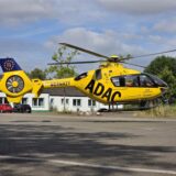 Der ADAC-Rettungshubschrauber Christoph 8 landet auf dem Schulhof der Sonnenschule in Unna-Massen