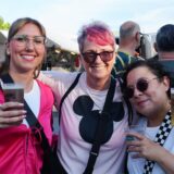 Drei Zuschauerinnen des Brunnenfestes in Lünen