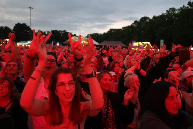 Menschen vor der Mainstage