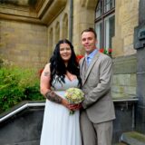 Vanessa Nikolaus und Leon Thiele auf der Rathaustreppe