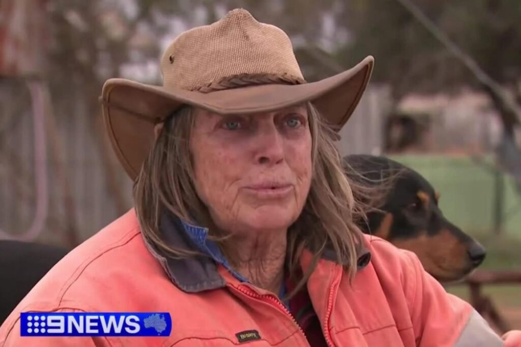 Die Farmerin Tania Henley im Gespräch mit dem Sender 9 News Perth. Henley hatte Carolina Wilga im Outback gefunden und gerettet. Die Farmerin Tania Henley im Gespräch mit dem Sender 9 News Perth. Henley hatte Carolina Wilga im Outback gefunden und gerettet.