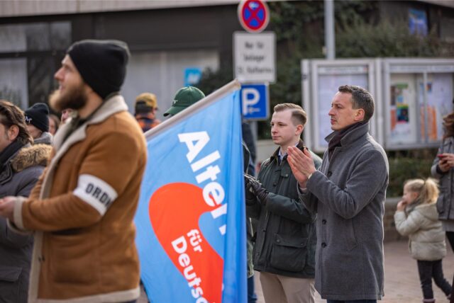 Der AfD-Bundestagsabgeordnete Matthias Helferich bei einer Kundgebung im Bundestagswahlkampf 2025 in Unna.