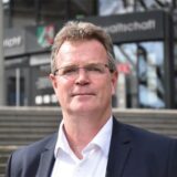 Henner Kruse. Sprecher der Staatsanwaltschaft Dortmund, steht vor dem Gebäude der Staatsanwaltschaft in Dortmund.