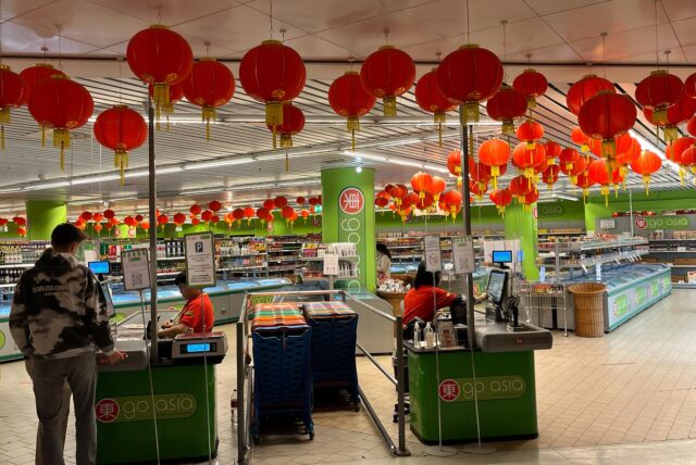 Aufnahme des Innerraums eines Go Asia Marktes.