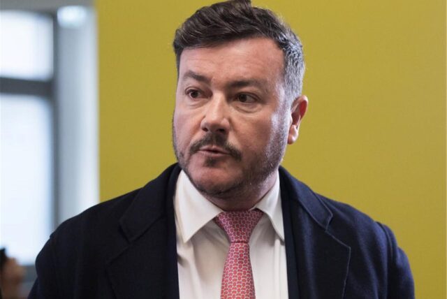 Rene Benko trifft ein zu einer Verhandlung im Zusammenhang mit dem Konkursverfahren gegen den Signa-Gründer.