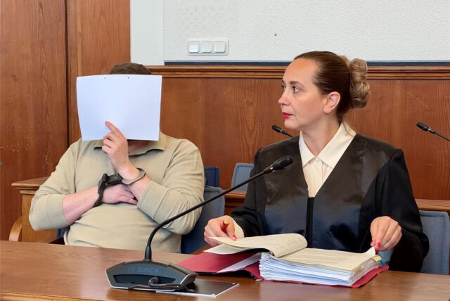 Der 33-Jährige soll seine Partnerin Sarah U. erstochen haben.