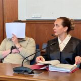 Der 33-Jährige soll seine Partnerin Sarah U. erstochen haben.