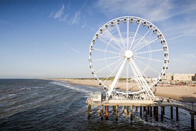 Das Riesenrad am Strand von Scheveningen.