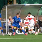 Dewin Günther von der SG Gahmen dribbelt mit dem Ball.