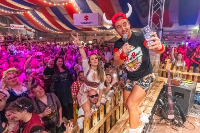 Das Oktoberfest in Dortmund lockt jedes Jahr Tausende Besucher an. Das Foto zeigt den österreichischen Entertainer Lorenz Büffel. Er ist auch in diesem Jahr wieder mit dabei.